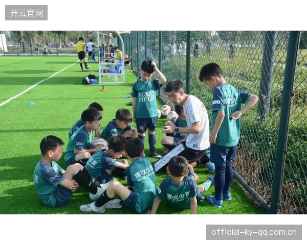 土伦杯四场首发打满黄晟豪落选：U19集训的新起点与青训的深度探索